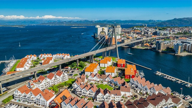 På Grasholmen er det flere sameier.
- Boligsameiet GrasholmBryggå ble bygget som det første sameiet på Grasholmen mellom 1986 og 1991. Det består av 82 boenheter fordelt i størrelse mellom 47 m2 og 292 m2.
