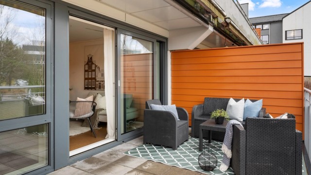 Balkongen er på 14 kvm og har god plass til sittegruppe.