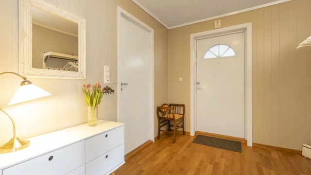 Romslig entré