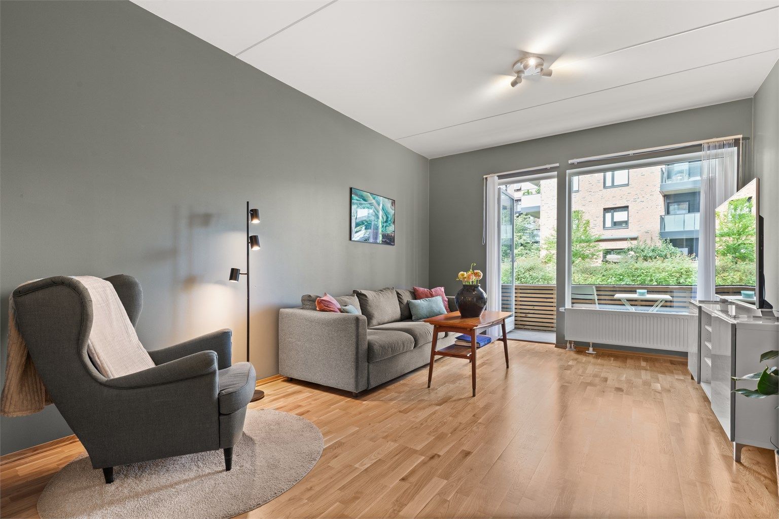 Krogsveen v/Simen Istre Grevskott har fått gleden av å presentere denne lyse og velholdte 2-roms leiligheten.