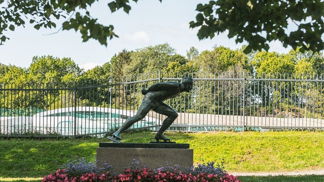 Enten du vil trene, bade eller bare nyte en rolig ettermiddag, ligger Frognerbadet og Frogner stadion like i nærheten.