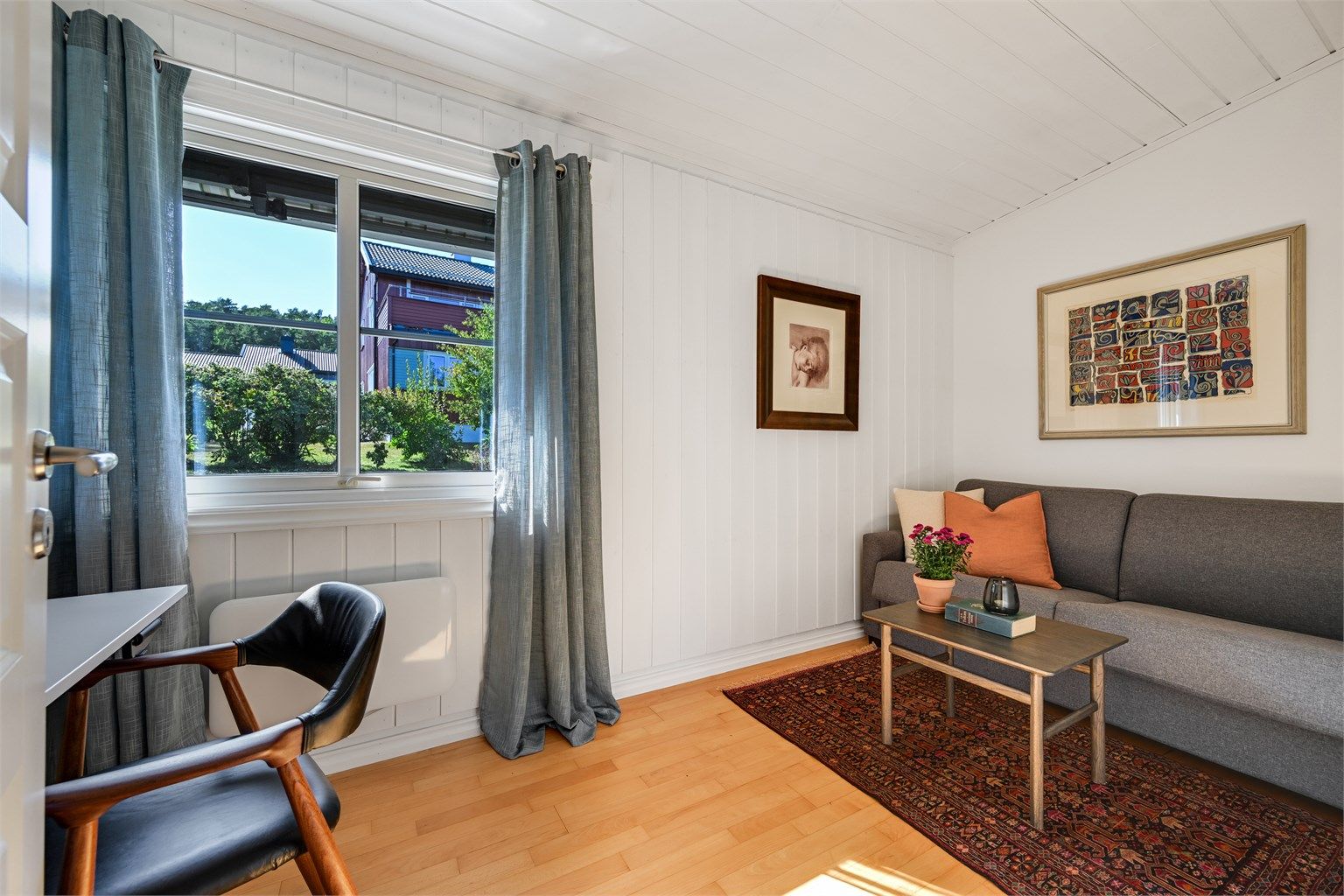 Soverom som også egner seg godt som gjesterom eller TV-stue.