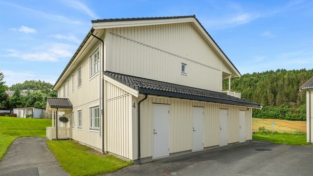 Praktisk utvendig bod som gir ekstra lagringsplass til blant annet sportsutstyr, dekk og sesongartikler.