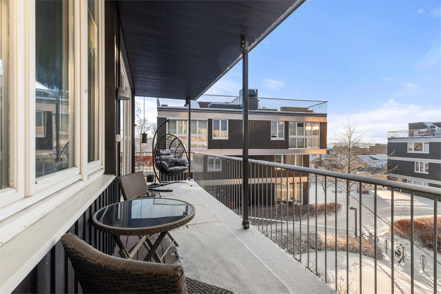 En herlig og luftig leilighet med god planløsning, romslig balkong og velholdte overflater. Foto: Alejandro Villanueva.