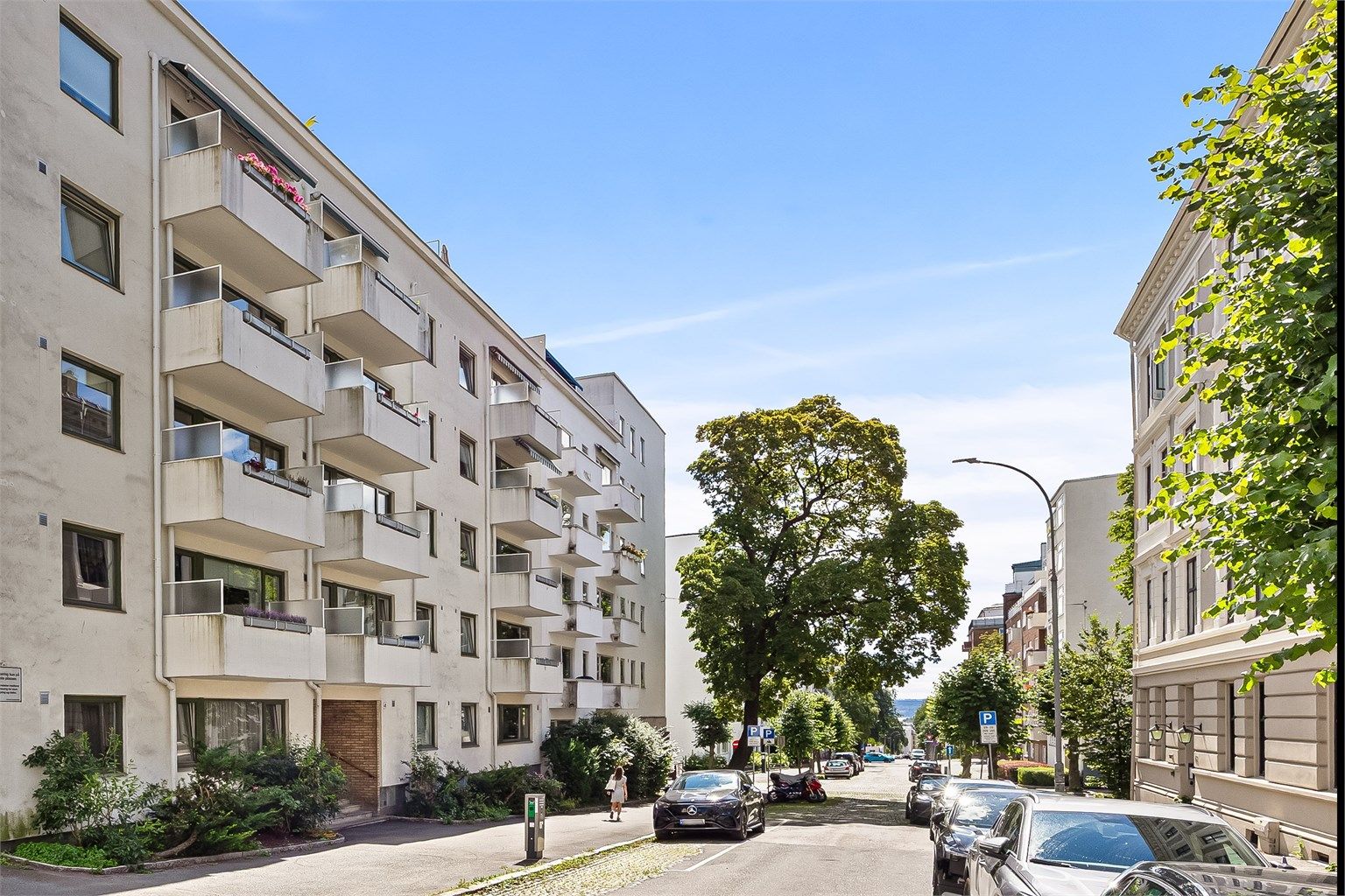 Her bor du i en rolig gate på Frogner, samtidig som byens pulserende tilbud ligger like i nærheten.