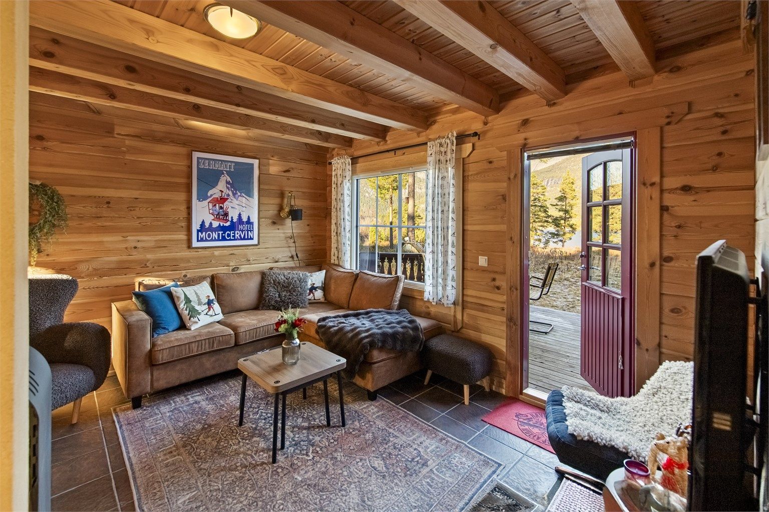 Utgang til deilig terrasse fra stuen