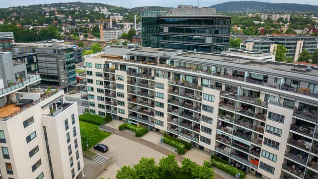 I tillegg til den private balkongen, disponerer leiligheten en ekstern bod på 8 m² i underetasjen.