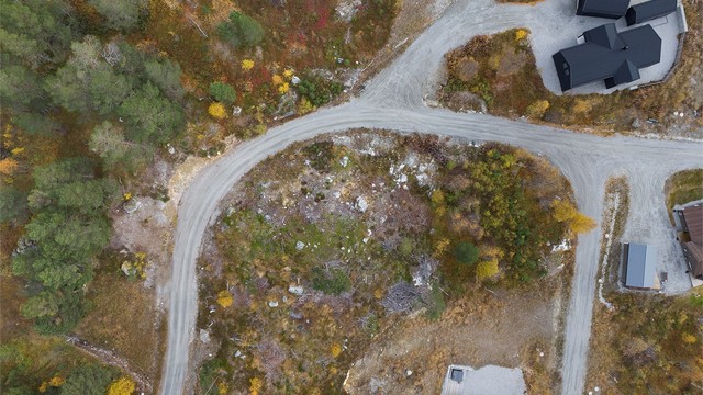 Dronebilde av tomten sett fra fugleperspektiv