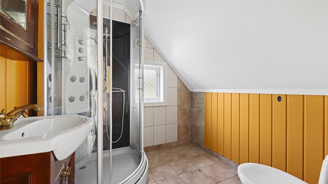Bad 2. etg. Dette har behov for renovering.