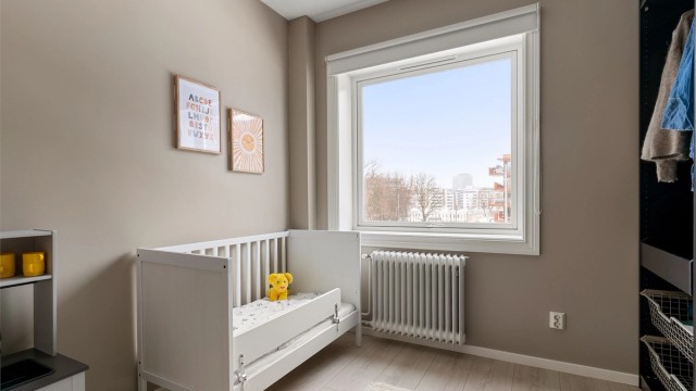 Det andre soverommet egner seg ypperlig som barnerom, gjesterom eller kontor.