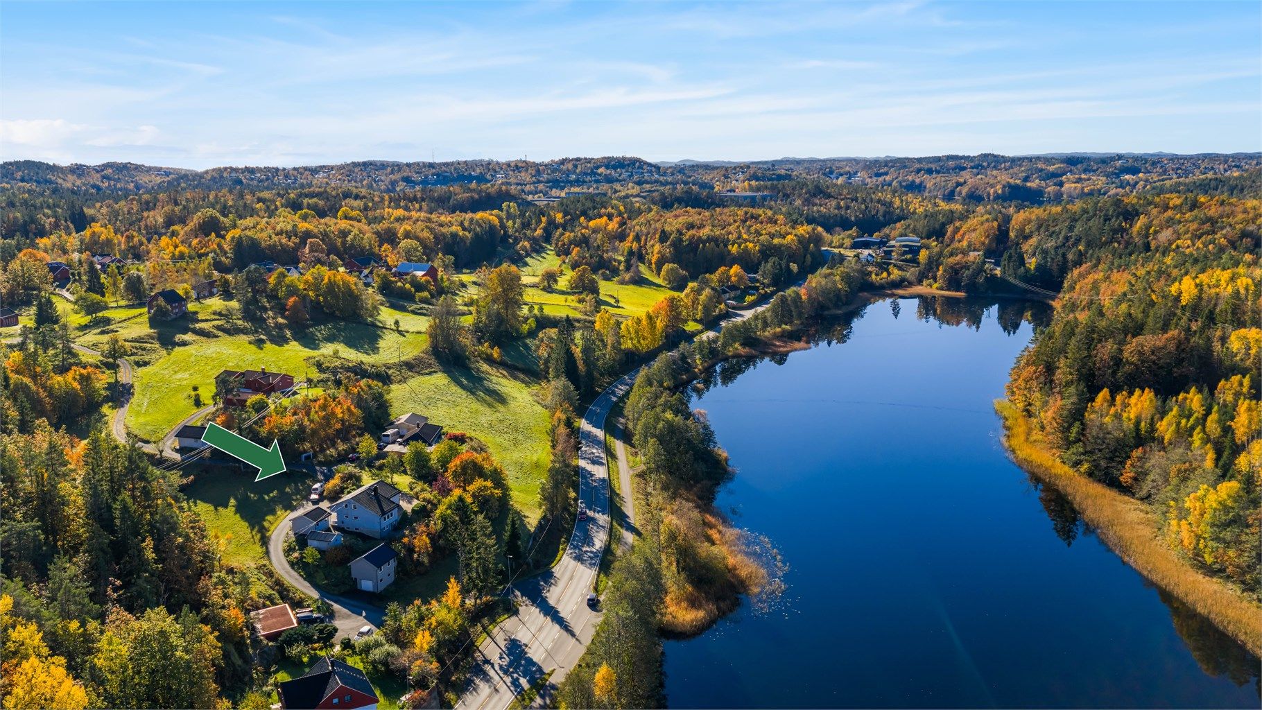 Landlig og tett på naturen, men allikevel sentralt med kun 5 km. til sentrum