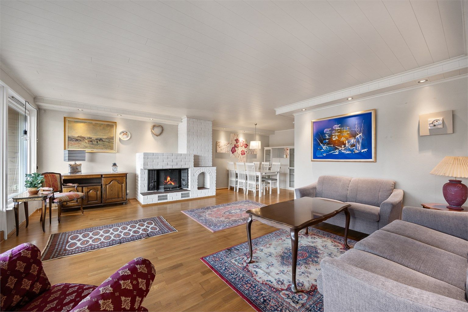 Dette er en 3-roms leilighet beliggende sentralt på Skedsmokorset med gangavstand til det man trenger i hverdagen.