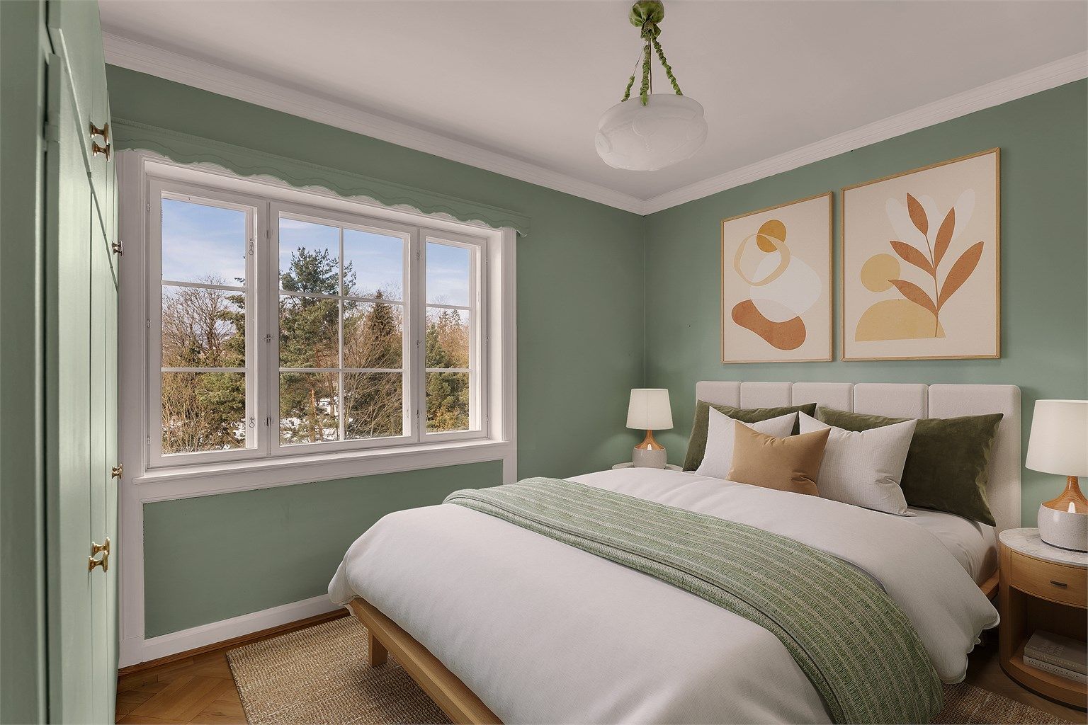 Hovedsoverom med plassbygget skaprekke og god plass til dobbeltseng (digitalt stylet bilde).