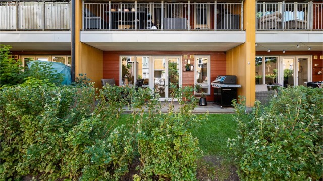 En Lys og lekker 3-roms andelsleilighet beliggende i populære Lunden Hageby med markterrasse og garasjeplass m/el-bil lader.