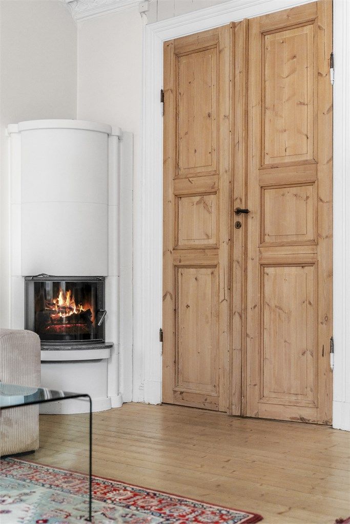 Peisen skaper en lun atmosfære og bidrar til lavere strømforbruk på kalde dager.