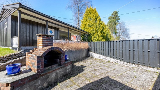 Hyggelig uteplass belagt med heller
