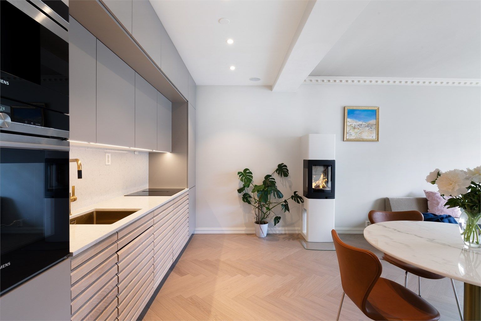 Boligen er omfattende ombygget og oppusset i 2021 til meget flott standard.