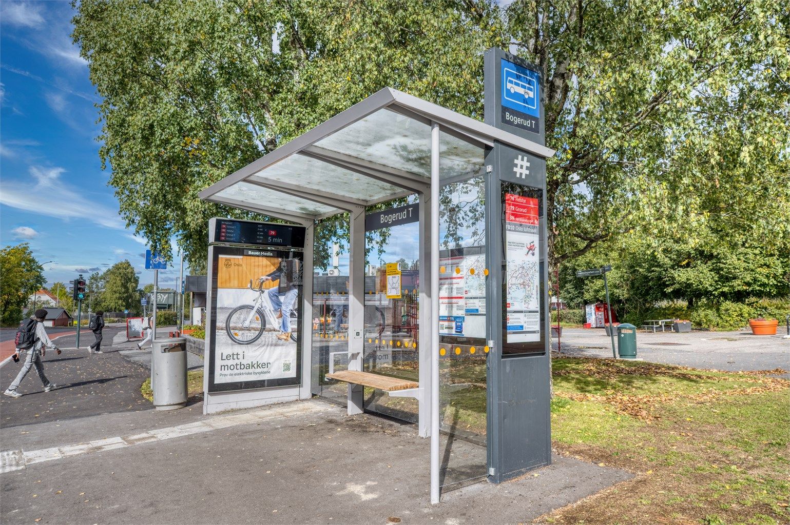 Kollektivknutepunktet på Bogerud har hyppige bussforbindelser i flere retninger.