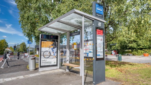 Kollektivknutepunktet på Bogerud har hyppige bussforbindelser i flere retninger.