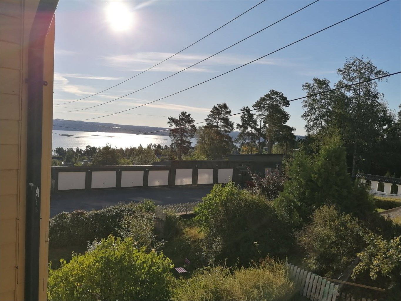 Flott fjordutsikt over Bunnefjorden mot øst fra balkongen. (Selgers egne bilde)
