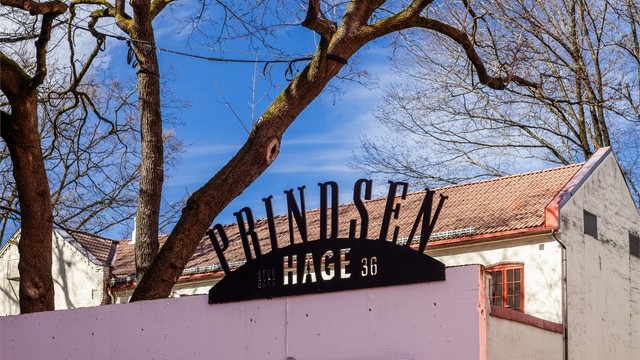 Nabolaget byr på en herlig miks av restauranter, barer og kaféer, som populære Prindsen Hage, med både grønne omgivelser og livlig stemning.