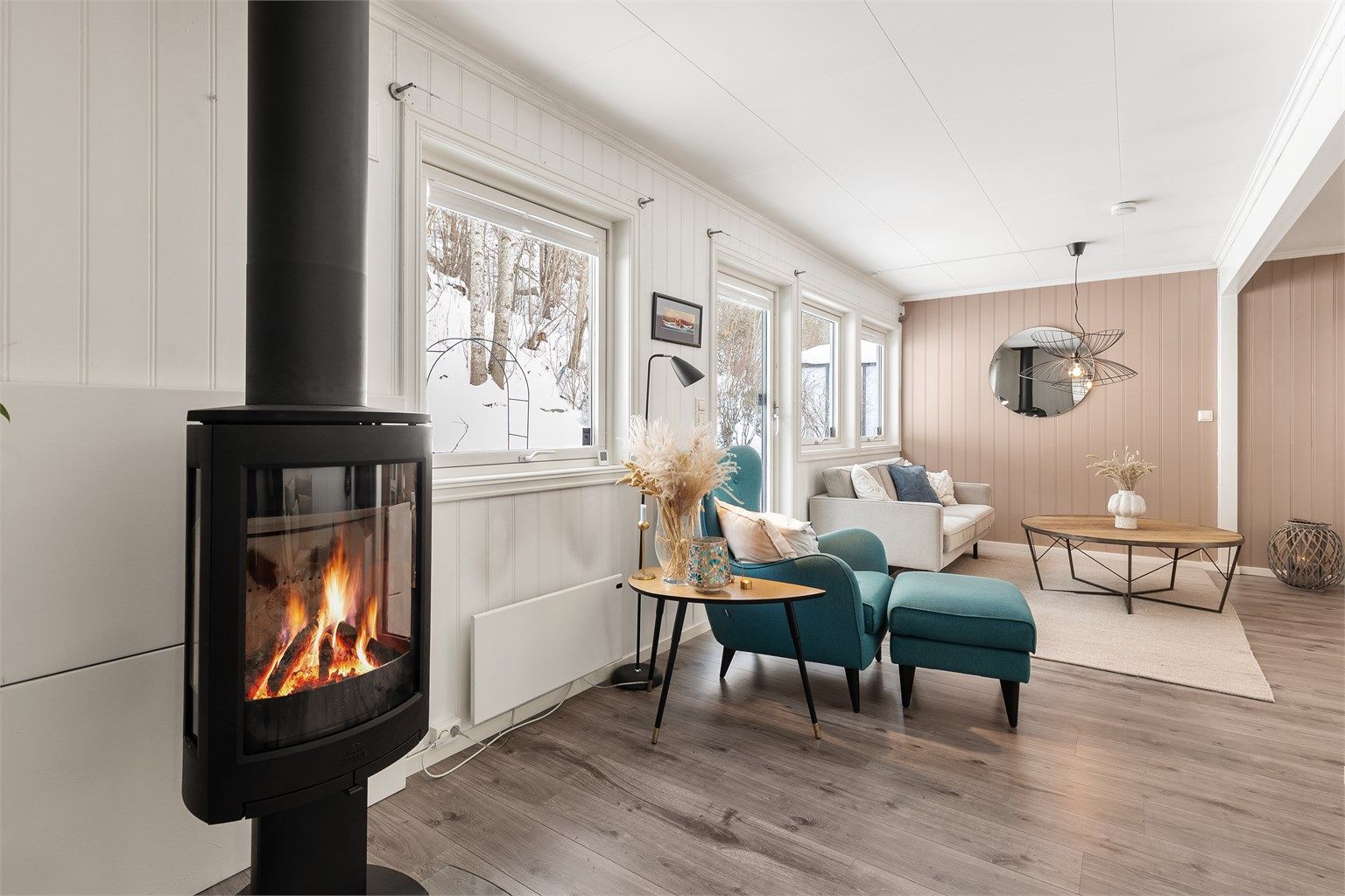 En innholdsrik halvpart av en vertikaldelt tomannsbolig i barnevennlige Munkebekken.