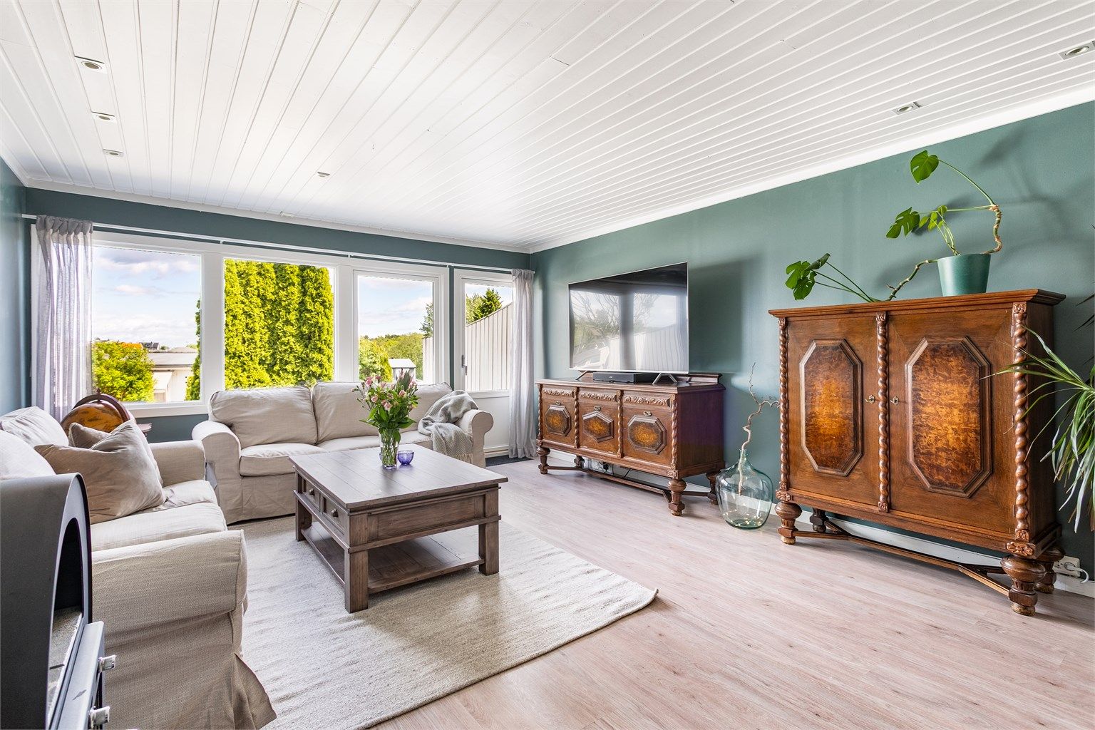 Oppussing er i senere år utført i både stuen og alle øvrige rom.