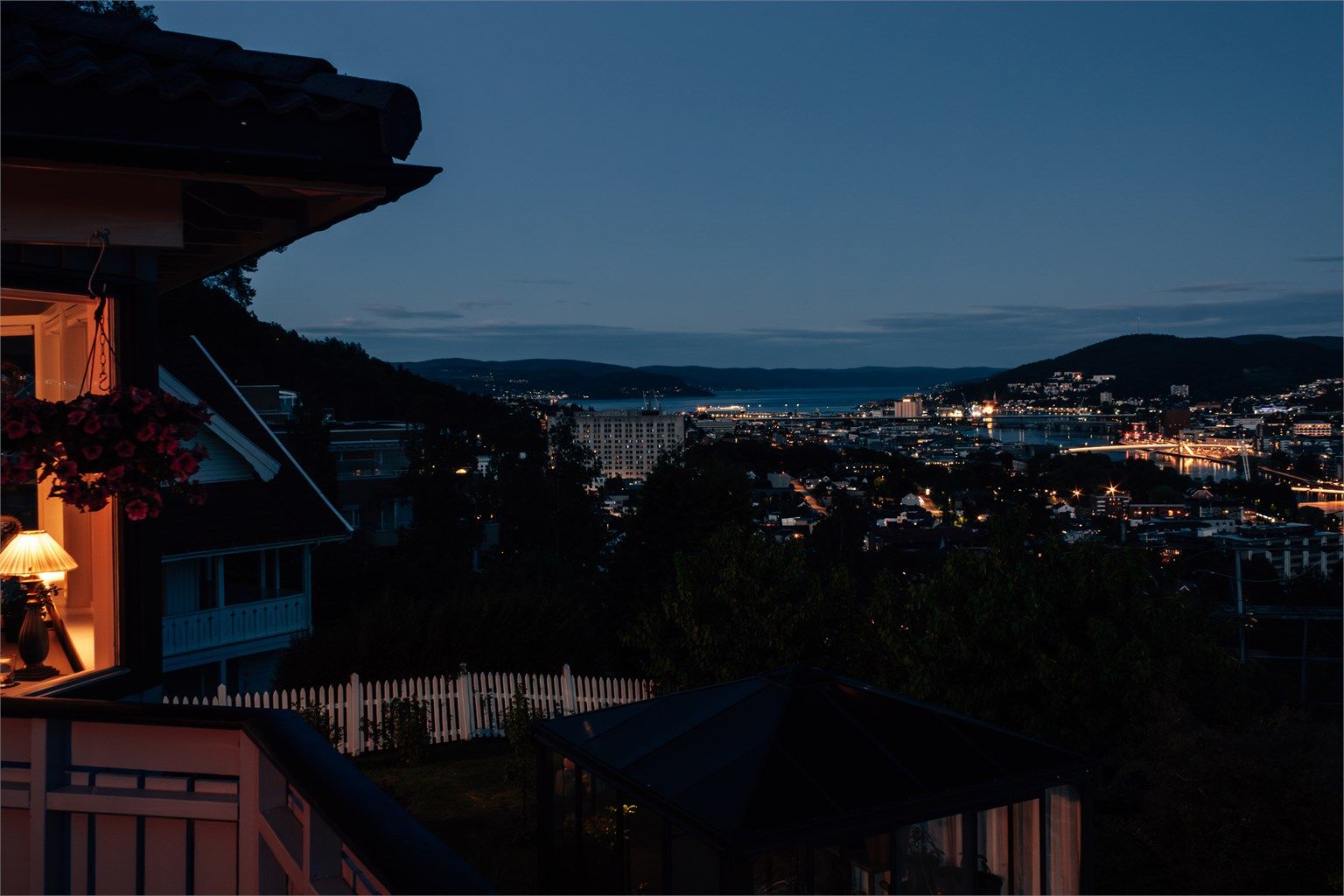 Utsikt fra balkong (kveldsbilde) - Selgers bilde.