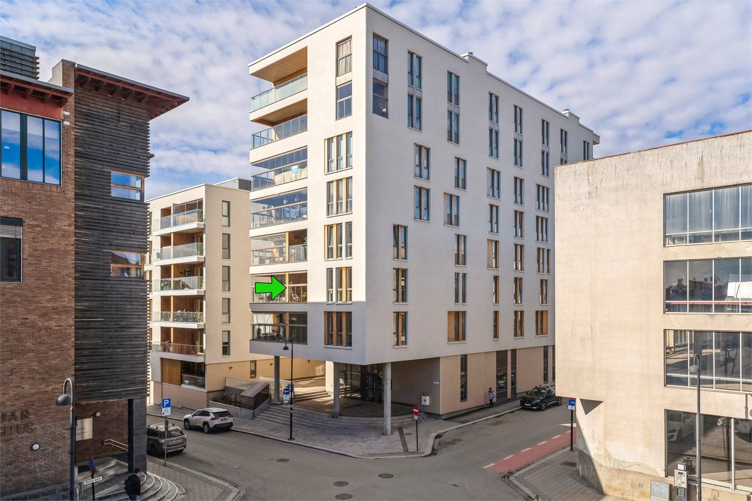 Velkommen til Enggata 32! Nyere og smakfull studioleilighet bygget i 2022 beliggende så sentralt som du får det i Hamar.