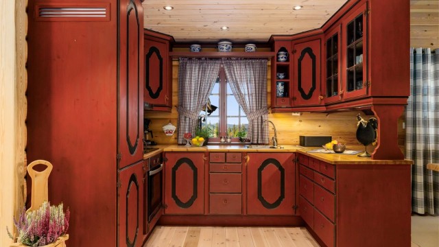 Meget sjarmerende hyttekjøkken med åpen løsning mot stuen, slik at du aldri går glipp av det sosiale.