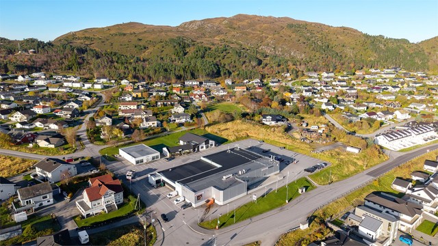 Eurospar Valderøy ligger kun tre minutters gange unna.