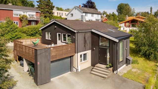 Velkommen til Biskop Skaars gate 5B - og denne innholdsrike eneboligen beliggende i et svært attraktivt boområde på Berg sentralt i Trondheim.