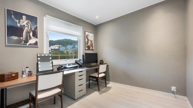 Her er det også god plass til seng og oppbevaring.