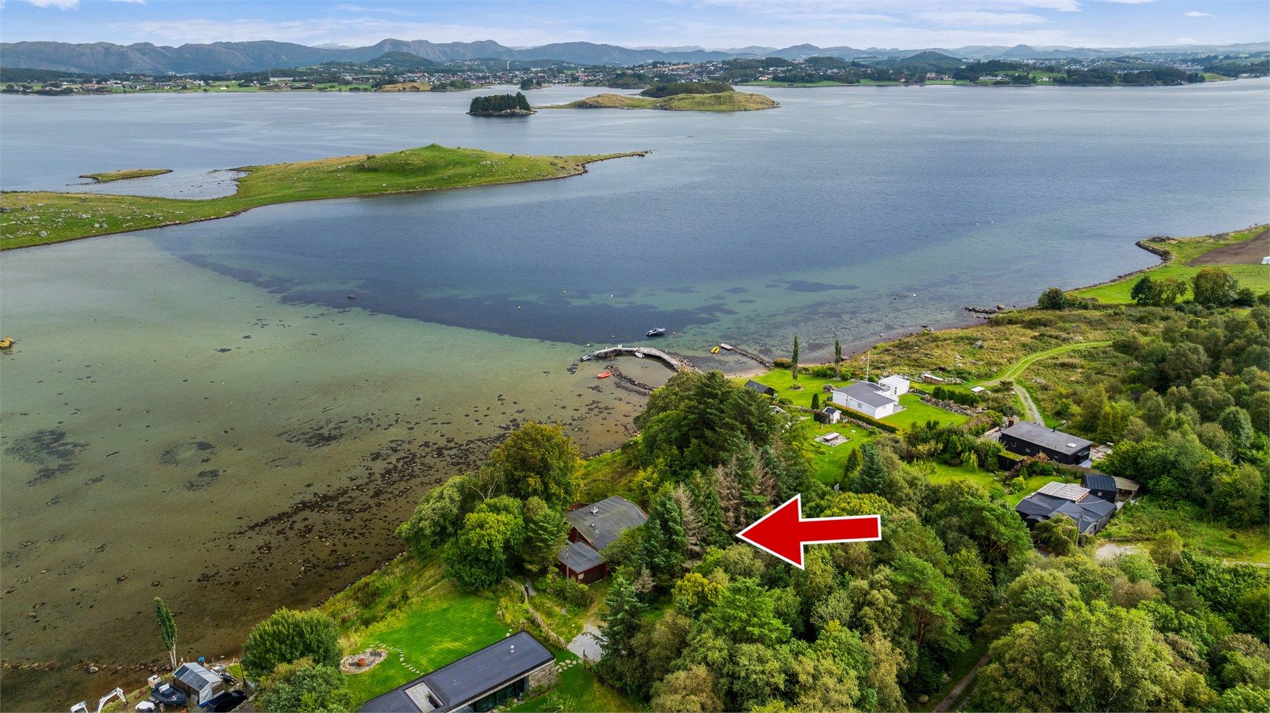 Landlig og tilbaketrukket, samtidig med umiddelbar nærhet til Sola, Stavanger, Sandnes, Randaberg og Tananger.