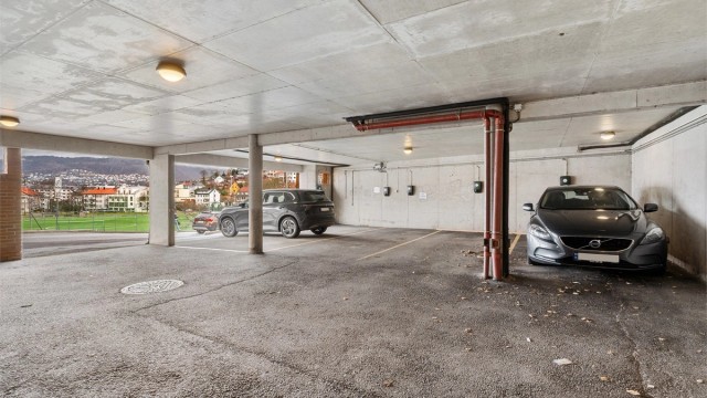 Under bygget er det felles parkeringsanlegg