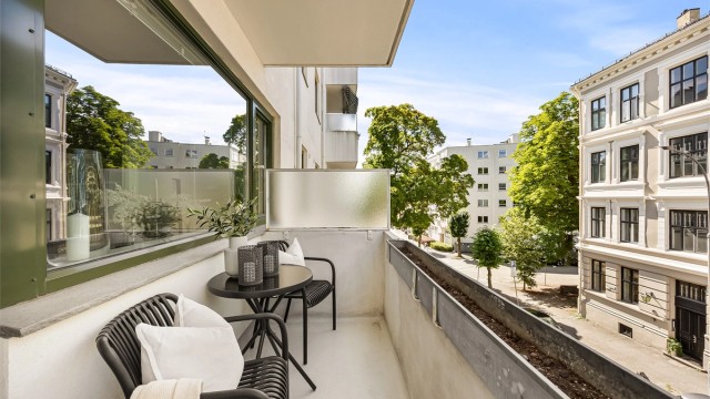 Leiligheten har en sentral beliggenhet midt på Frogner med kort vei til kollektivtransport, butikker og hyggelige serveringssteder. Foto: Marit Andersen.
