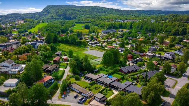 Fra eiendommen er det kort vei til Vestmarka med turstier og skiløyper.