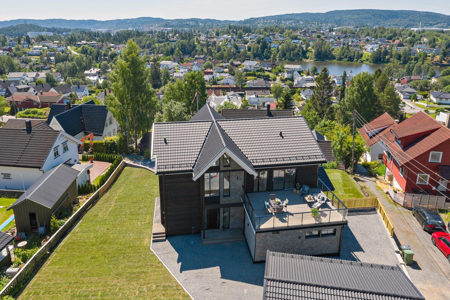 Eiendomsmegler Krogsveen v/Per Inge Hunvik ønsker velkommen til Vårstigen 3