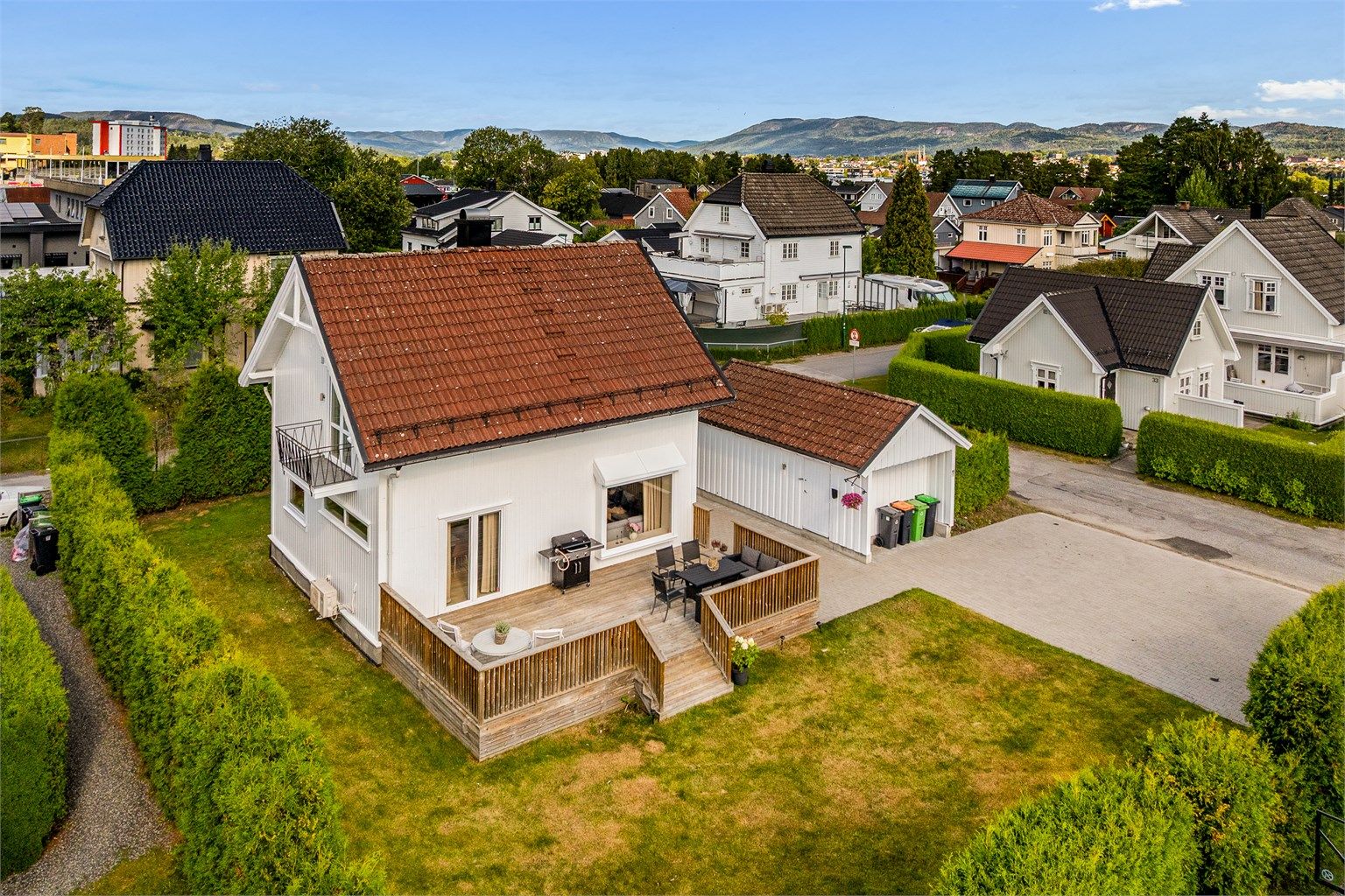 Enebolig med mye å by på både inne og ute.