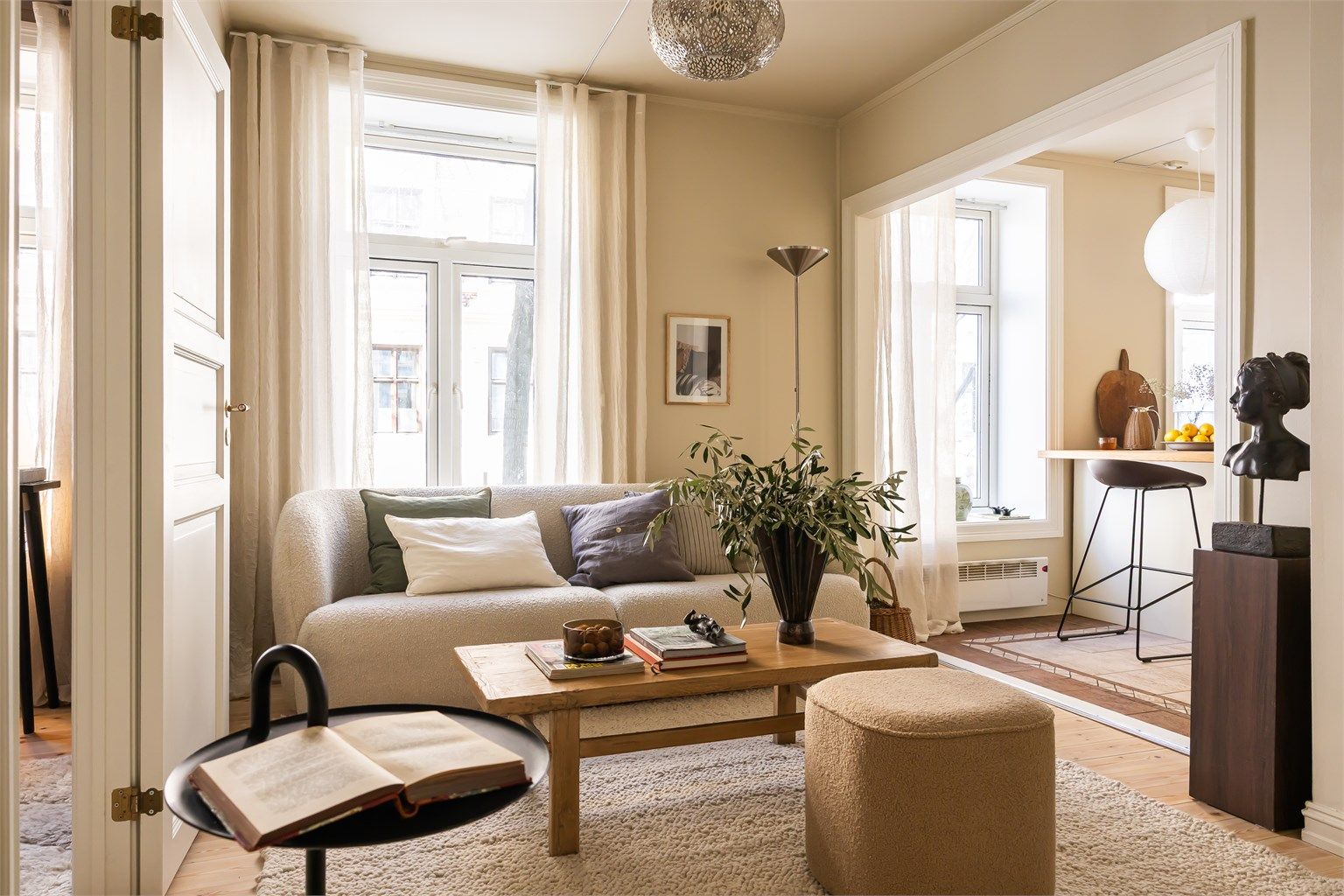 Vedlikehold gjort i 2026 består blant annet av nymalte vegger, slipt og oljet gulv, nye gulvlister m.m.