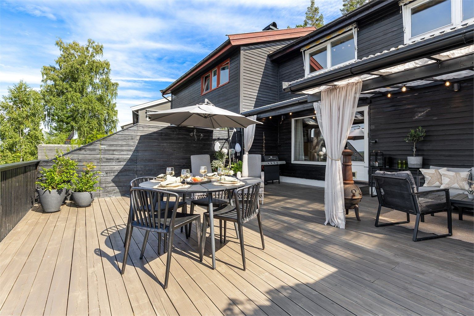 Svært hyggelig uteområde med gode solforhold