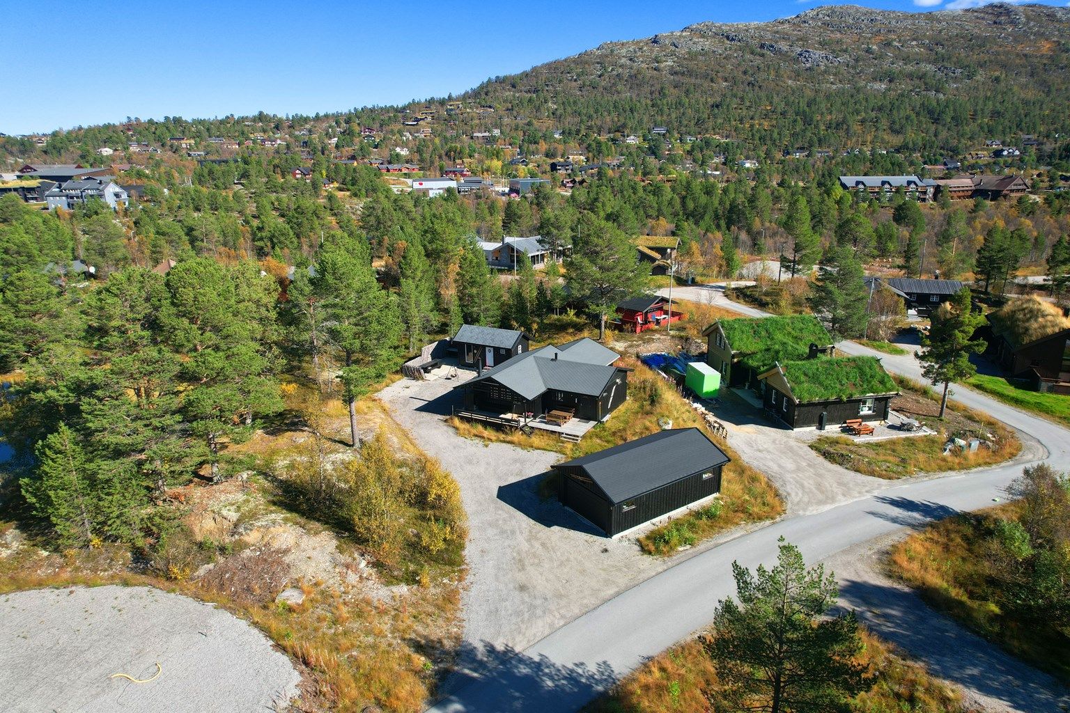 Solrik, usjenert og sentral beliggenhet.