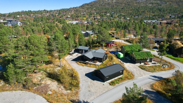 Solrik, usjenert og sentral beliggenhet.