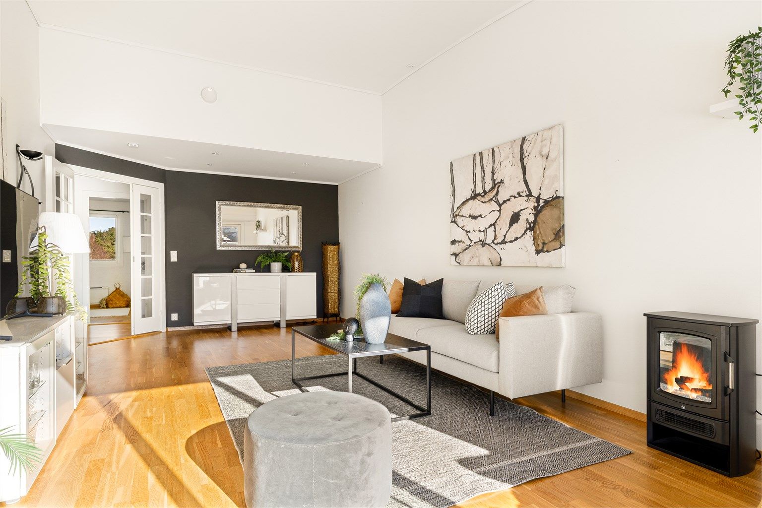 Boligen har ventilasjon med varmegjenvinning og er tilknyttet felles varmtvann.