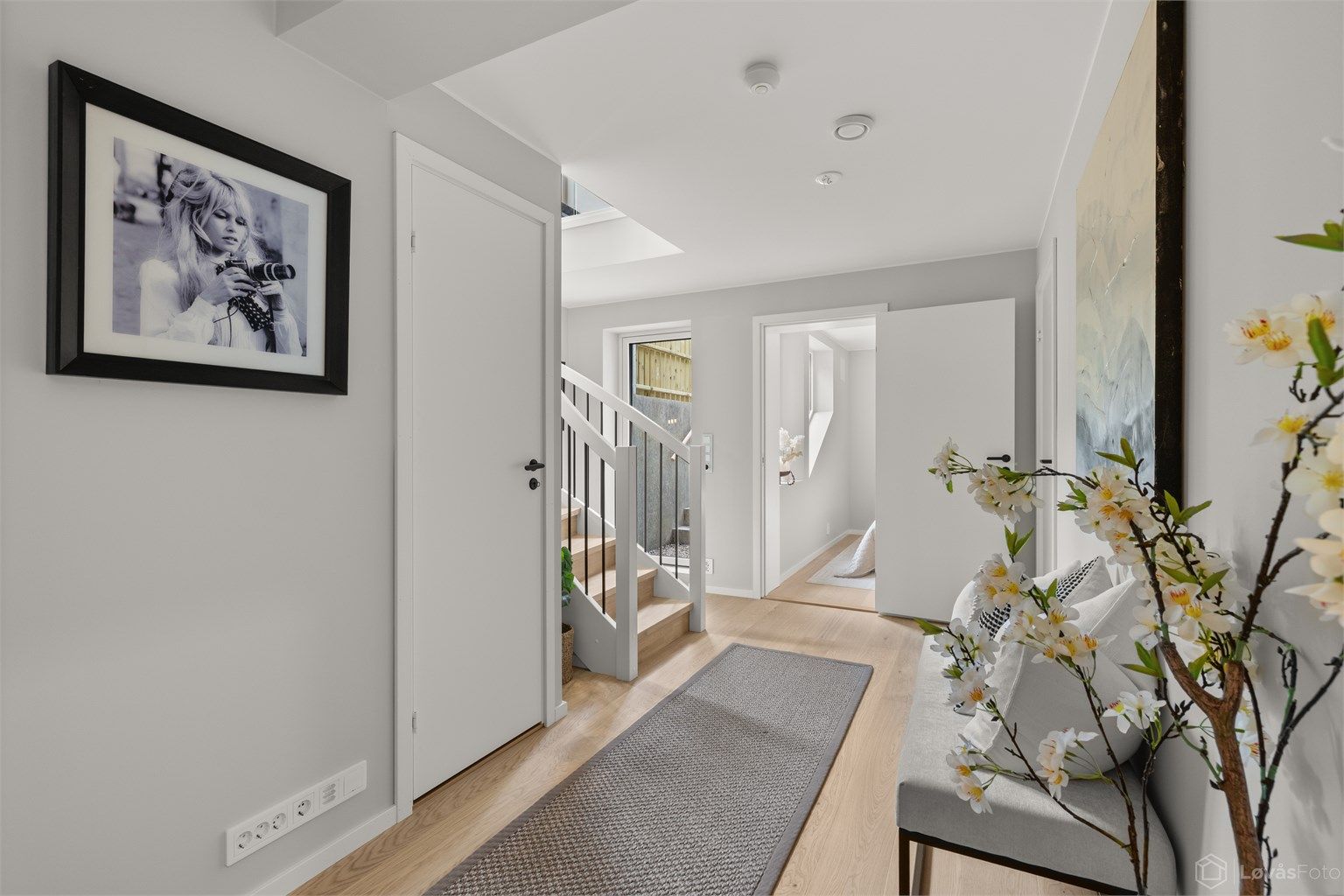 Lagringsbod under trappen og egen utgang til hagen