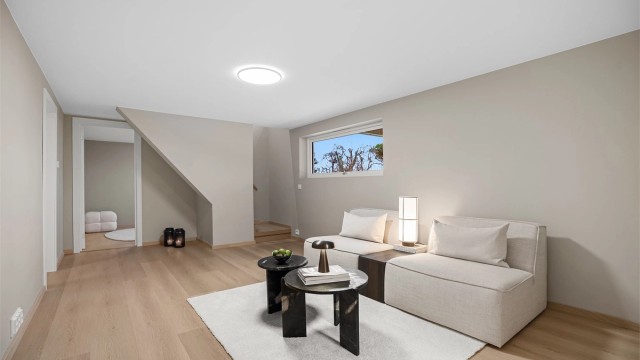 Kjellerstue med god plass til sittegruppe