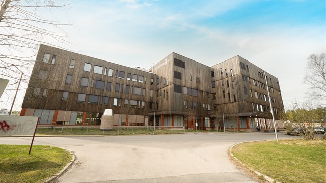 Vestli barneskole ligger kun et par minutters gange fra boligen.