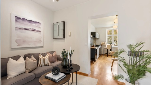 En klassisk og gjennomgående leilighet med takhøyde på opptil 2,68 meter og vinduer fra 2019.
Foto: Zovenfra AS