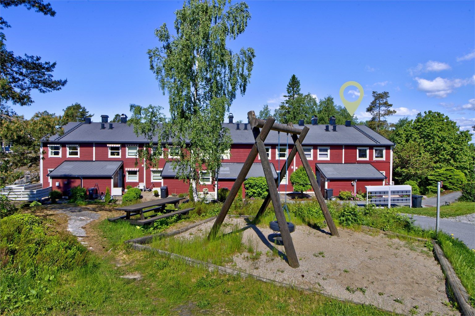 Boligen ligger på enden - barnevennlig beliggenhet med flere barnefamilier i området - diverse lekeplasser på tunet