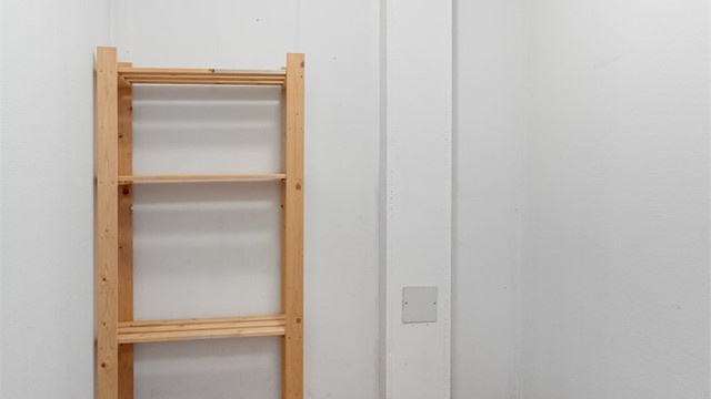 Den andre boden gir ytterligere praktisk lagringsplass i underetasjen.